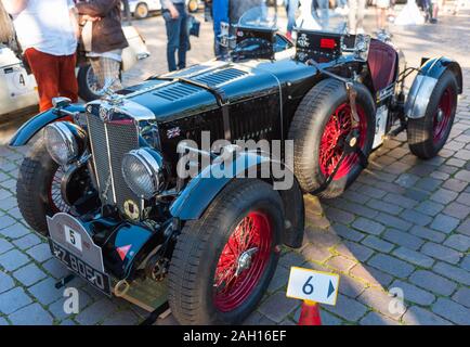 OLDENBURG, Deutschland - 25. MAI 2019: Retro Automarke MG, Oldtimer Treffen Oldenburg. Mit selektiven Fokus Stockfoto