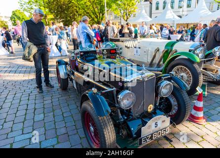 OLDENBURG, Deutschland - 25. MAI 2019: Retro Automarke MG, Oldtimer Treffen Oldenburg Stockfoto