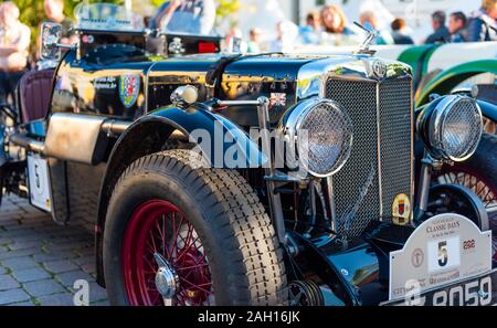 OLDENBURG, Deutschland - 25. MAI 2019: Retro Automarke MG, Oldtimer Treffen Oldenburg. Mit selektiven Fokus Stockfoto