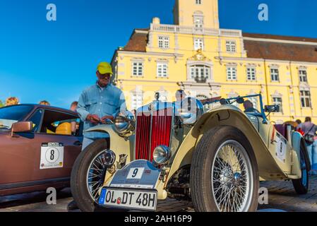 OLDENBURG, Deutschland - 25. MAI 2019: Retro Automarke MG, Oldtimer Treffen Oldenburg. Mit selektiven Fokus Stockfoto