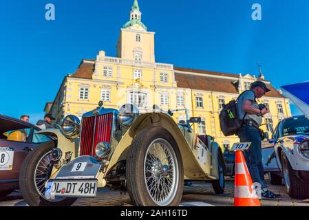 OLDENBURG, Deutschland - 25. MAI 2019: Retro Automarke MG, Oldtimer Treffen Oldenburg. Mit selektiven Fokus Stockfoto