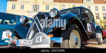 OLDENBURG, Deutschland - 25. MAI 2019: Retro Auto am Oldtimer Treffen in Oldenburg. Mit selektiven Fokus Stockfoto