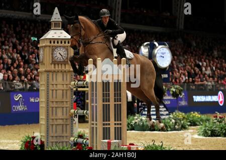 LONDON, ENGLAND - 22. Dezember Holly Smith Fahrten Herzen Schicksal während der Turkish Airlines Olympia Grand Prix in Olympia, London am Sonntag, den 22. Dezember 2019. (Credit: Jon Bromley | MI Nachrichten) Stockfoto