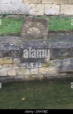 Alte Karre waschen, zum Waschen Warenkorb Räder im historischen Chipping Campden, Gloucestershire Stockfoto