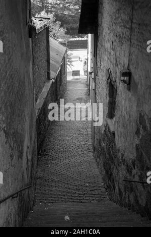 Schwarze und weiße Aberdeen Street Fotografie: Treppen Stockfoto