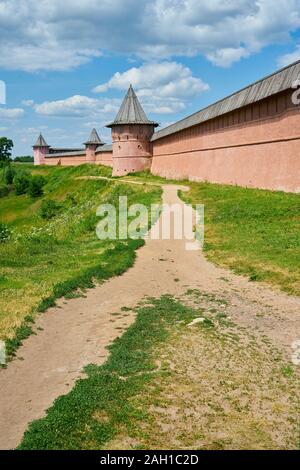 St. Euthymius Kloster. Goldener Ring Russlands, der antiken Stadt Suzdal, Wladimir, Russland. Sommer Stockfoto