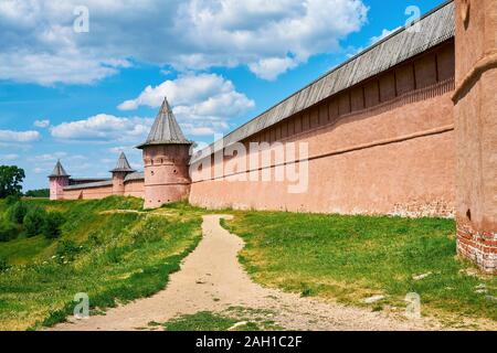 St Euthymius Kloster. Goldener Ring Russlands, der antiken Stadt Suzdal, Wladimir, Russland. Sommer Stockfoto