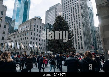 New York City - USA - 17.12.2018: Christbaum und Urlaub Licht des Rockefeller Center in Manhattan Stockfoto