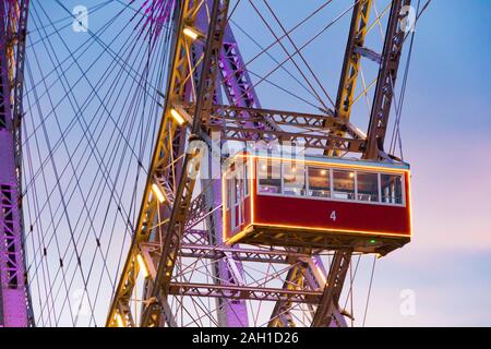 Wien, Österreich - Dezember 20, 2019: Das Wiener Riesenrad Riesenrad (Wien) (Jahr 1897) ist ein Riesenrad am Eingang der Prater ich Stockfoto