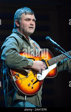 Englischer Folk-Sänger/Songwriter, Chris Wood tritt im Kings Place, London, Großbritannien auf. Februar 10 2012 Stockfoto