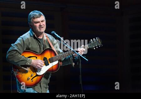 Englischer Folk-Sänger/Songwriter, Chris Wood tritt im Kings Place, London, Großbritannien auf. Februar 10 2012 Stockfoto