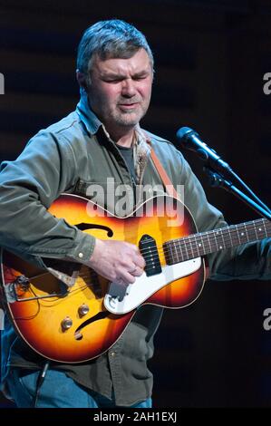 Englischer Folk-Sänger/Songwriter, Chris Wood tritt im Kings Place, London, Großbritannien auf. Februar 10 2012 Stockfoto