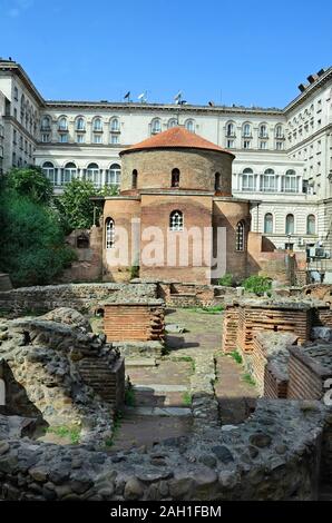 Bulgarien, Sofia, Rotunde des heiligen Georg aka Sveti Georgi im Innenhof des Präsidenten Büro Gebäude Stockfoto