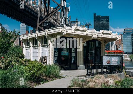 New York City - USA - 15. Mai 2019: Besucherzentrum der Roosevelt Island Stockfoto