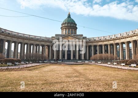 Sankt Petersburg, Russland - 11 April, 2015: Die Landschaft der Kasaner Kathedrale im Stadtzentrum von St. Petersburg, Russland Stockfoto