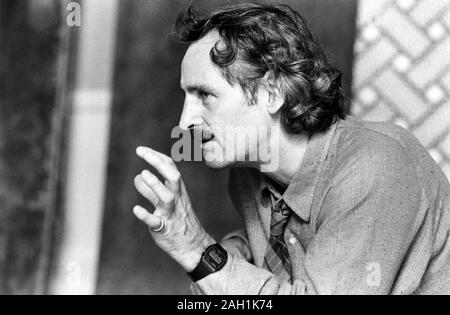 Englisch Regisseur Max Stafford-Clark fotografiert in der Probe im Jahr 1985. In Cambridge im Jahr 1941 geboren. Künstlerischer Leiter des Theater Traverse, Edinburgh von 1968 bis 1970, das Royal Court Theatre, London von 1979 bis 1993 und aus der Gemeinsamen touring Theatre Company von 1993 bis 2017. Stockfoto