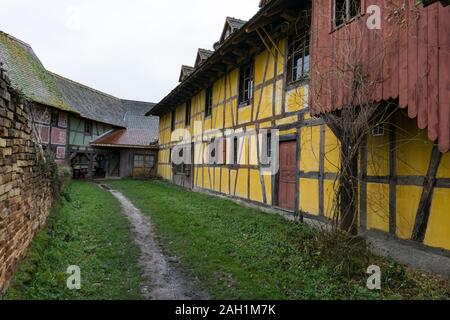 Ungersheim, Oberrhein/Frankreich - 13. Dezember, 2019: Blick auf die historischen Fachwerkhäuser in der Region Elsass in Frankreich Stockfoto