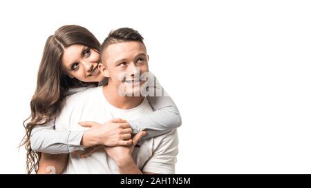 Schöne junge Frau ihrem Mann umarmen. Familie Beziehungen Konzept. Auf weissem Hintergrund Stockfoto