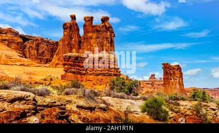 Die drei Klatschbasen, einem Sandstein Bildung im Arches National Park in der Nähe von Moab, Utah, United States Stockfoto