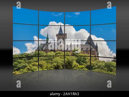 Eine gekrümmte Wand. 16 kleine Bilder geben ein ganzes Bild. Das Schloss Wernigerode, Harz, Sachsen-Anhalt, Deutschland, Europa Stockfoto