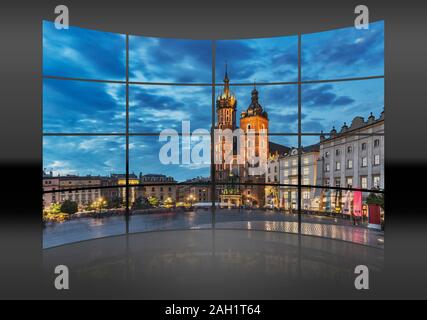 Die Römisch-katholische St. Marys Kirche bei Nacht, auf dem Marktplatz (Rynek Glowny), Krakau, Kleinpolen, Polen, Europa Stockfoto