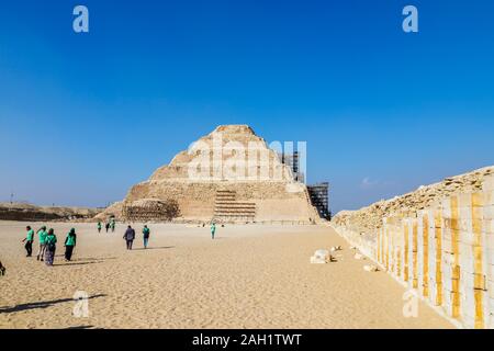 Der berühmten Stufenpyramide des Djoser in Sakkara (oder Sakkara), einer alten Grabstätte, die nekropole Für die altägyptische Hauptstadt, Memphis, Ägypten Stockfoto