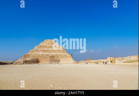 Der berühmten Stufenpyramide des Djoser in Sakkara (oder Sakkara), einer alten Grabstätte, die nekropole Für die altägyptische Hauptstadt, Memphis, Ägypten Stockfoto