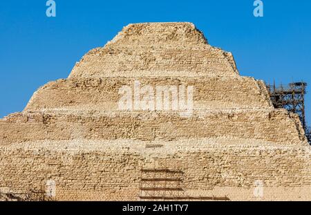 Der berühmten Stufenpyramide des Djoser in Sakkara (oder Sakkara), einer alten Grabstätte, die nekropole Für die altägyptische Hauptstadt, Memphis, Ägypten Stockfoto