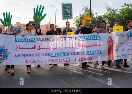 Junge arabische Menschen manifest für das Klima Freitag Stockfoto