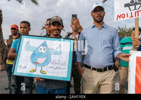 Junge arabische Männer Manifest für das Klima Freitag Stockfoto