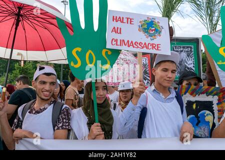 Junge arabische Menschen manifest für das Klima Freitag Stockfoto