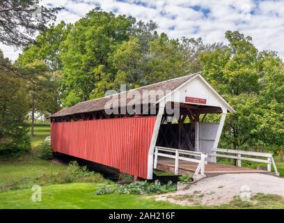 Cutler-donahoe Covered Bridge, eine der Brücken von Madison County, Winterset City Park, Winterset, Iowa, USA Stockfoto