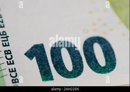 100 Hologramm auf Euro-banknoten Makro Nahaufnahme Stockfoto