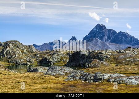 Die longet Seen, im oberen Tal Varaita, an der Grenze zwischen Italien und Frankreich, spiegeln die Alpengipfel, unter denen Monviso, König von Stein, s Stockfoto