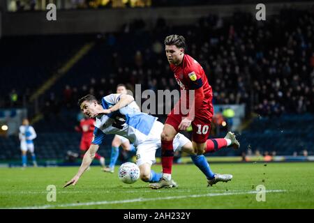 BLACKBURN, ENGLAND - Dezember 23 RD Wigan Athletic Mittelfeldspieler Josh Windass und Blackburn Rovers Mittelfeldspieler Darragh Lenihan während der Sky Bet Championship Match zwischen Blackburn Rovers und Wigan Athletic im Ewood Park, Blackburn am Montag, den 23. Dezember 2019. (Credit: Andy Whitehead | MI Nachrichten) das Fotografieren dürfen nur für Zeitung und/oder Zeitschrift redaktionelle Zwecke verwendet werden, eine Lizenz für die gewerbliche Nutzung Kreditkarte erforderlich: MI Nachrichten & Sport/Alamy leben Nachrichten Stockfoto