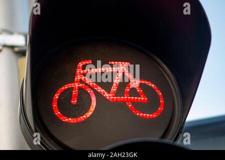 Ampel mit rot Fahrrad Symbol zum Anhalten Stockfoto