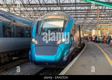 Eine Neue Transpennine Klasse 397 Nova elektrische Zug in Glasgow Central Bahnhof Stockfoto
