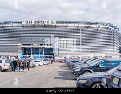 East Rutherford, New Jersey - Dezember 15, 2019: MetLife Stadium Parkplatz während eines New York Giants Spiel. Stockfoto