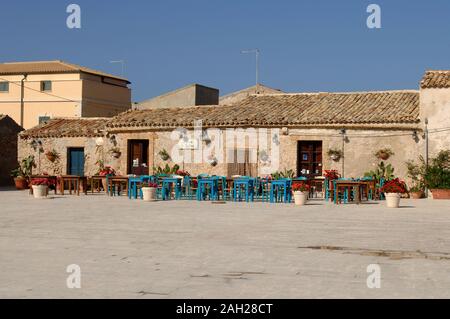 Italien Sizilien, Marzamemi, 05. Juli 2007: Typisch sizilianischen Plätzen im Quadrat von marzamemi. Stockfoto