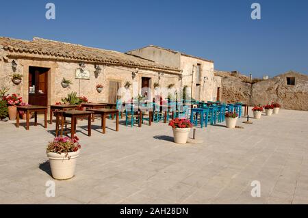 Italien Sizilien, Marzamemi, 05. Juli 2007: Typisch sizilianischen Plätzen im Quadrat von marzamemi. Stockfoto