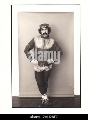 Altmodische self portrait eines Läufers in seiner Mitte der 30er Jahre unmittelbar nach einem zehn Kilometer laufen. In Brooklyn, New York ca. 1980. Stockfoto