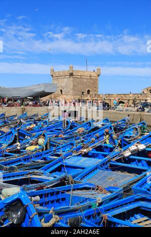 Skala du Port, Angeln, Boote, Hafen, aus dem 18. Jahrhundert Stadtmauer, Essaouira, Atlantikküste, Marokko, Nordafrika Stockfoto