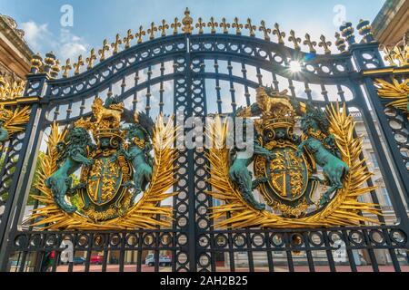 Eintrag des Buckingham Palace, London. Die offizielle Residenz der Königin Elizabeth II., England, UK, GB Stockfoto