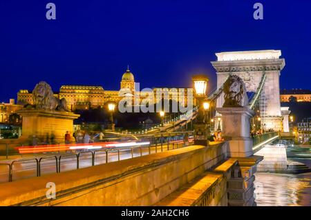 Budapest, Ungarn - 26. Mai 2019 - ein Blick auf die Kettenbrücke, die Buda in Budapest, Ungarn. Stockfoto