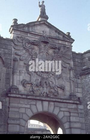 ESCUDO CARLOS V EN LA PUERTA NUEVA DE BISAGRA-S XVI. Autor: COVARRUBIAS ALONSO. Lage: an der Außenseite. Toledo. Spanien. Stockfoto