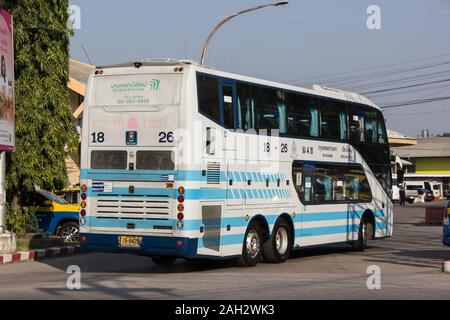 Chiangmai, Thailand - 14. Dezember 2019: Mit dem Bus von Bangkok Buslinie Sub Firma Sombattour unternehmen. Foto bei Chiangmai Busbahnhof, Thailand. Stockfoto