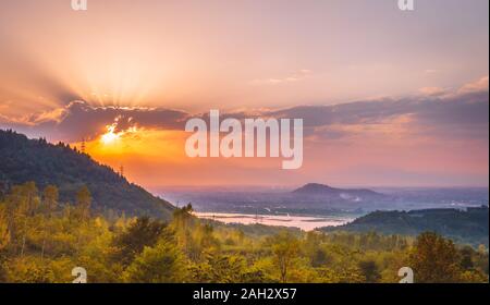 Sonne über Dal Lake in Kaschmir als vom Sunset Point, Nishat gesehen Stockfoto