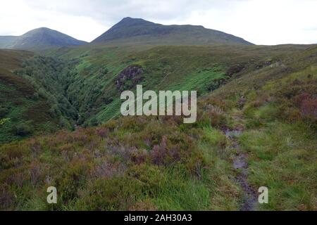 Der Weg in die schottischen Berge Corbett Ben T-Stück von kilfinnan in der Nähe von Beaucaire in der Great Glen, Scottish Highlands, Schottland. UK. Stockfoto