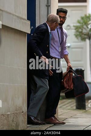 Der Herzog von Edinburgh verlässt König Edward VII Hospital in London, nach dem letzten Freitag für Beobachtung und Behandlung in Bezug auf einen bereits vorhandenen Zustand zugelassen. Stockfoto