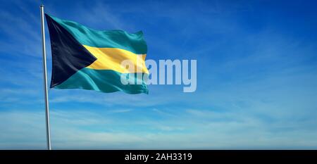 Die Flagge der Bahamas in den Wind vor einem klaren blauen Himmel Stockfoto